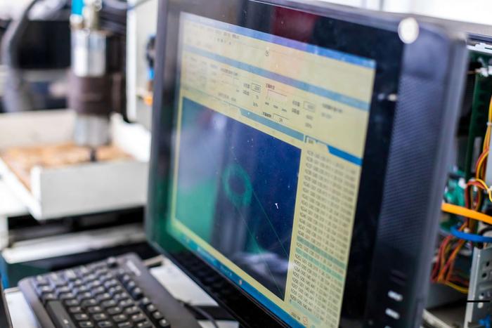 来料检验

对于入库前的所有原料进行检测，并出具相应的原料物性报告，并与原料自带的物性报告进行对比，两份物性报告检测值相符，方可入库。